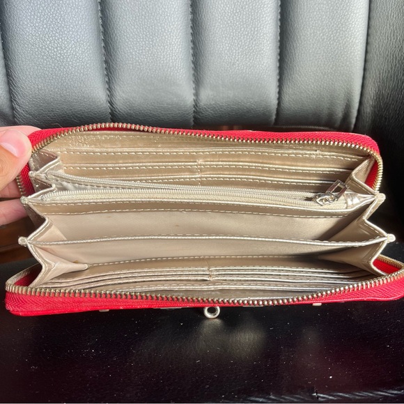 Guess Authentic Red Leather Handbag - Picture 3 of 3